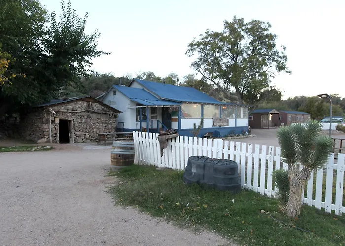 Grand Canyon Western Ranch Farm stay *