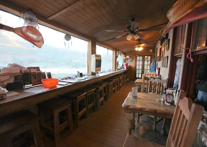 Grand Canyon Western Ranch Farm stay *